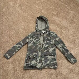 Casion Women’s Medium Petite Camo Full Zip Button Jacket